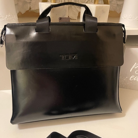 Beautiful laptop or office bag copy of name brand good quality - Picture 3 of 16